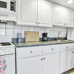 Mariners Cove 302