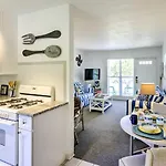New Smyrna Beach Abode With Fire Pit, Walk To Beach!