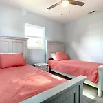One Piece ~ Duplex With Pool ~ 2 Minutes From Beach Flagler Avenue