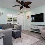 Turtles Nest Pool Home ~ Hot Tub ~ Walking Distance To The Beach - 821 E. 11Th