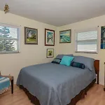 The Artist Beach House- Beachfront - 6298S