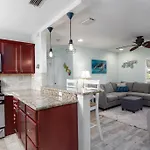Turtles Nest Pool Home ~ Hot Tub ~ Walking Distance To The Beach - 821 E. 11Th