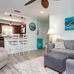 Turtles Nest Pool Home ~ Hot Tub ~ Walking Distance To The Beach - 821 E. 11Th