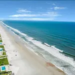 Beachside Serenity Private Balcony With Ocean View, Heated Pool, Bbq, King Bed