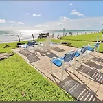 Beachside Serenity Private Balcony With Ocean View, Heated Pool, Bbq, King Bed
