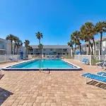 Beachside Serenity Private Balcony With Ocean View, Heated Pool, Bbq, King Bed