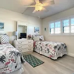 Lovely Direct Beachfront Condo - Ha10