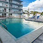 Stunning Ocean Views Steps From The Beach With Pool! Fabulous 4Th Floor Studio!