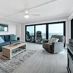 Stunning Beachfront View And Large Balcony With Pool Access