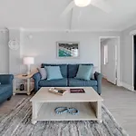 Stunning Beachfront View And Large Balcony With Pool Access