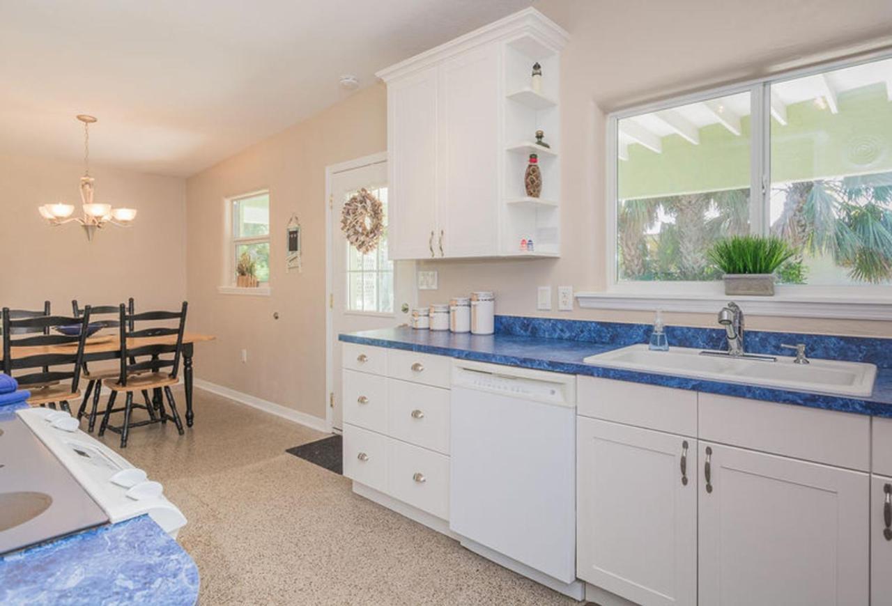 Holiday home North Beauty - Lovely Across The Street From The Beach. 1814b New Smyrna Beach