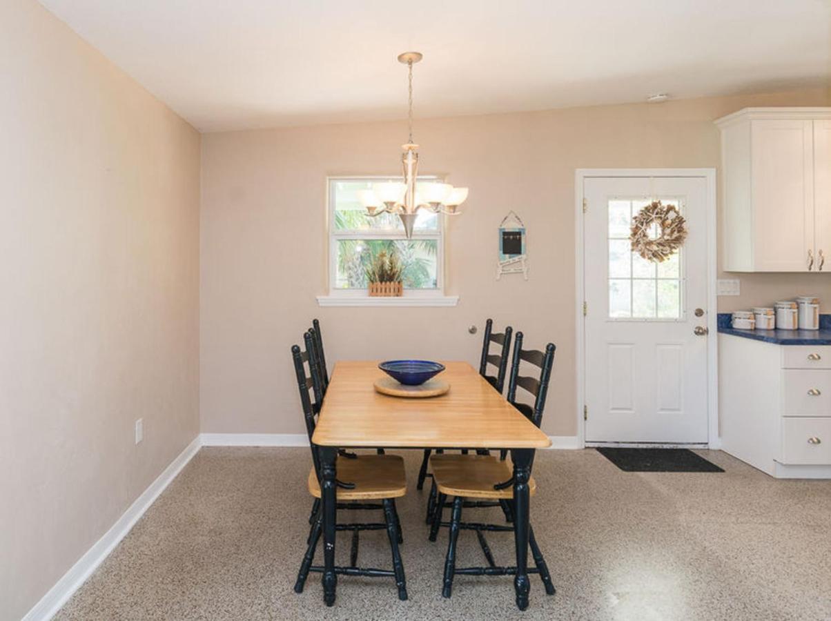 North Beauty - Lovely Across The Street From The Beach. 1814b * New Smyrna Beach