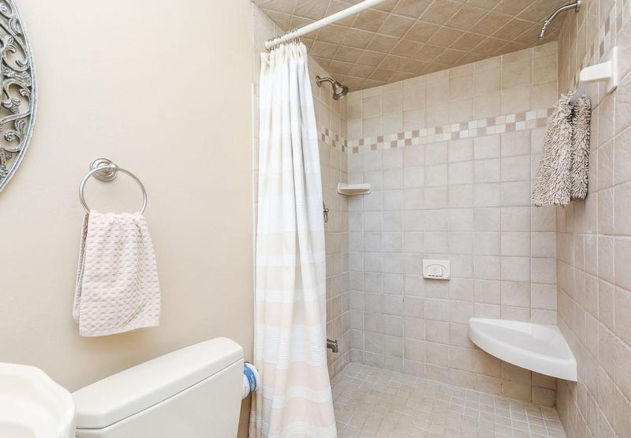 North Beauty - Lovely Across The Street From The Beach. 1814b *
