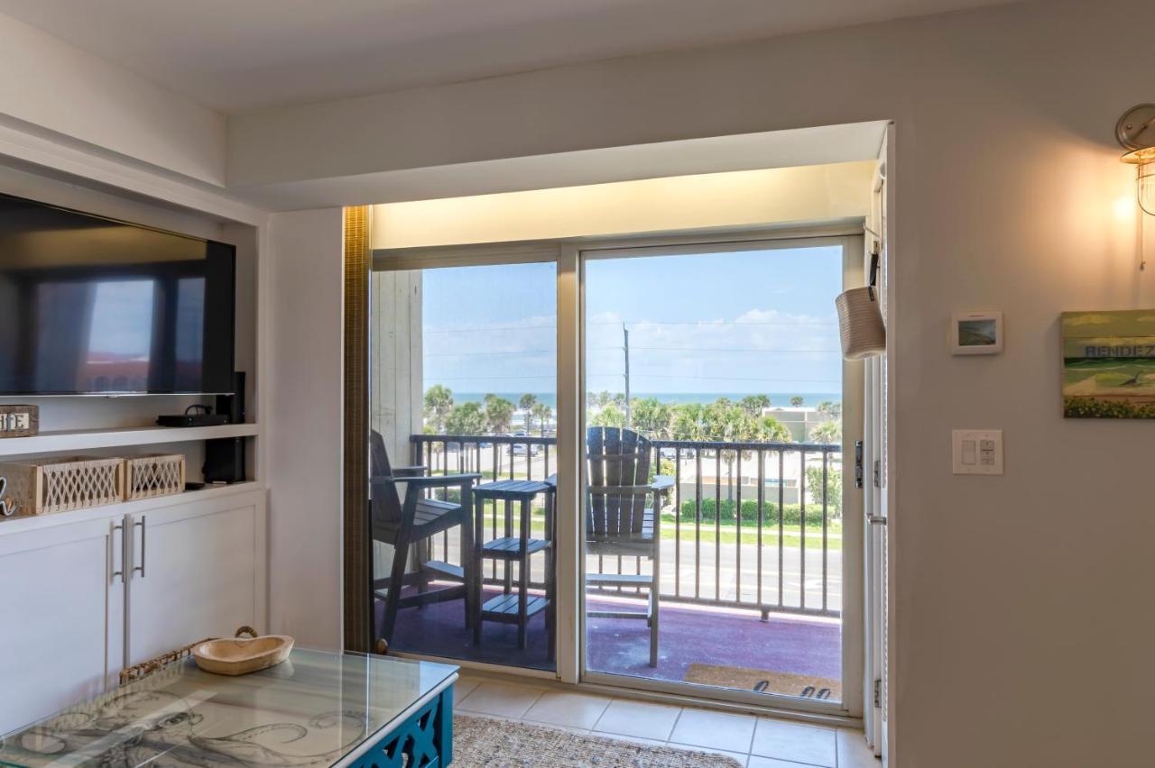 Stunning Ocean Views Steps From The With Pool! Fabulous 4th Floor Studio! New Smyrna Beach