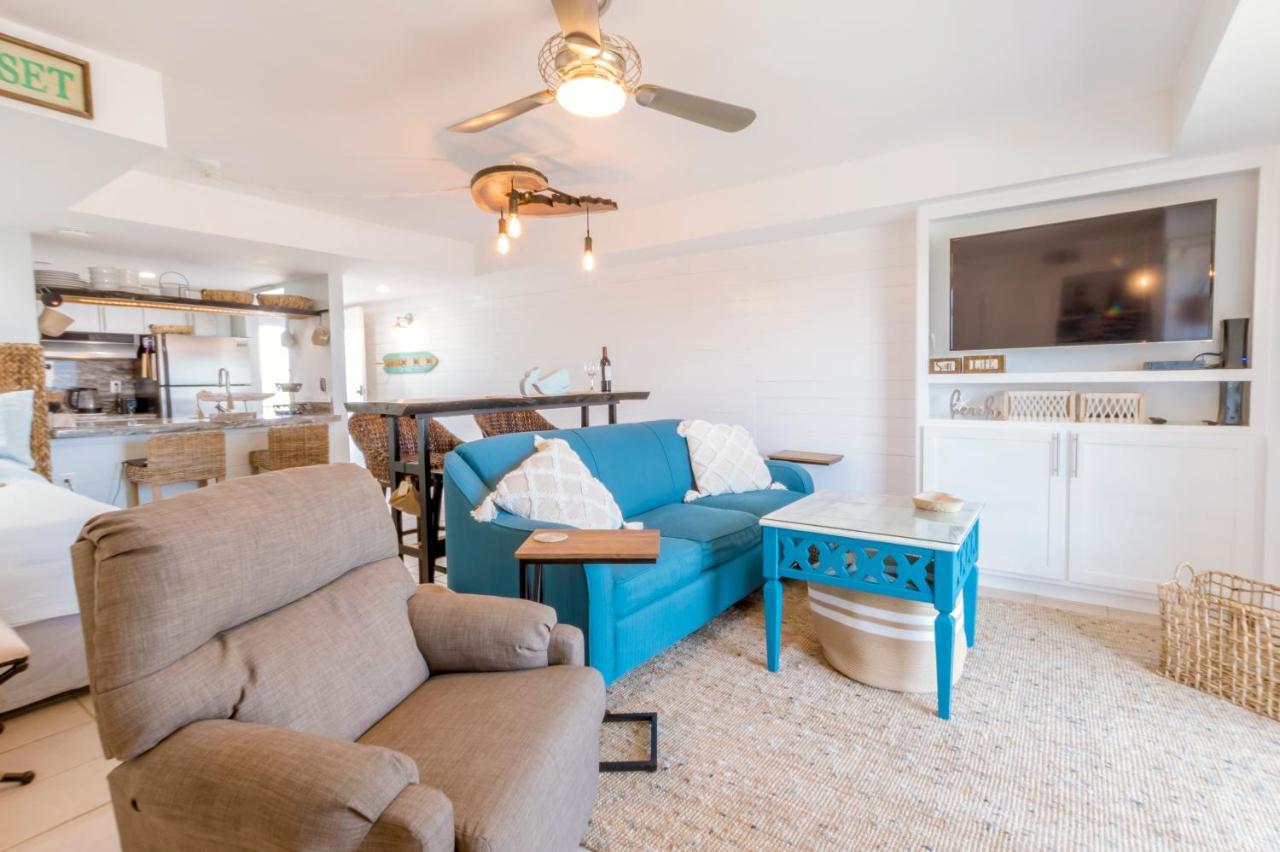 Stunning Ocean Views Steps From The With Pool! Fabulous 4th Floor Studio! New Smyrna Beach