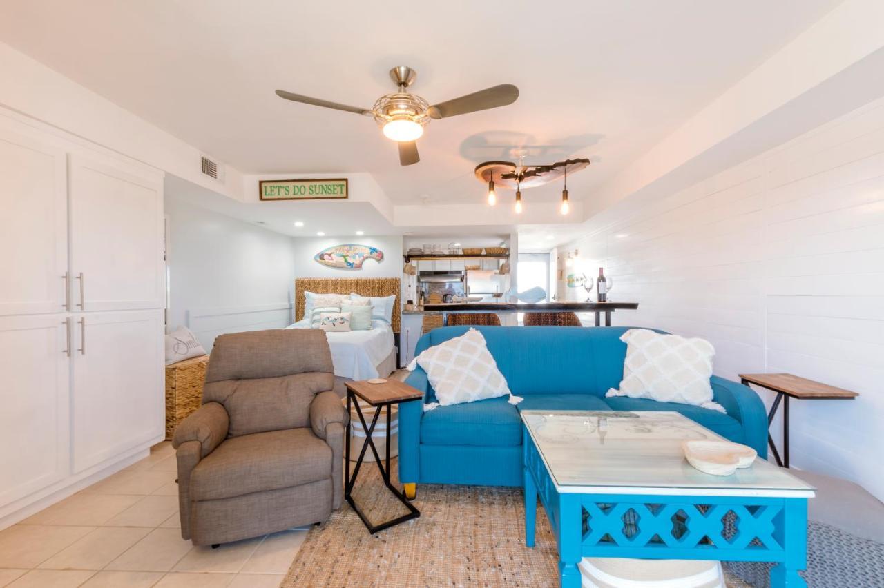 Stunning Ocean Views Steps From The With Pool! Fabulous 4th Floor Studio! *