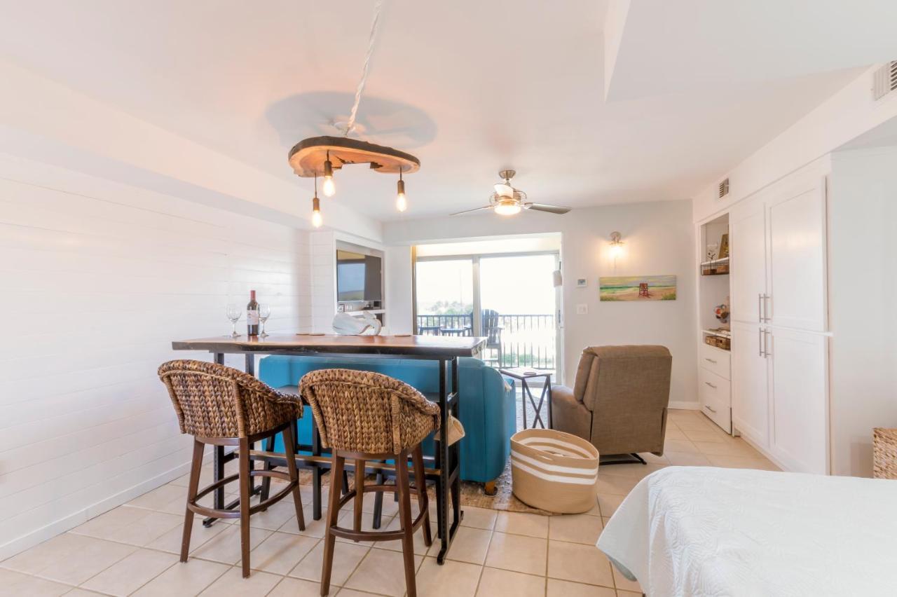 Apartment Stunning Ocean Views Steps From The With Pool! Fabulous 4th Floor Studio!
