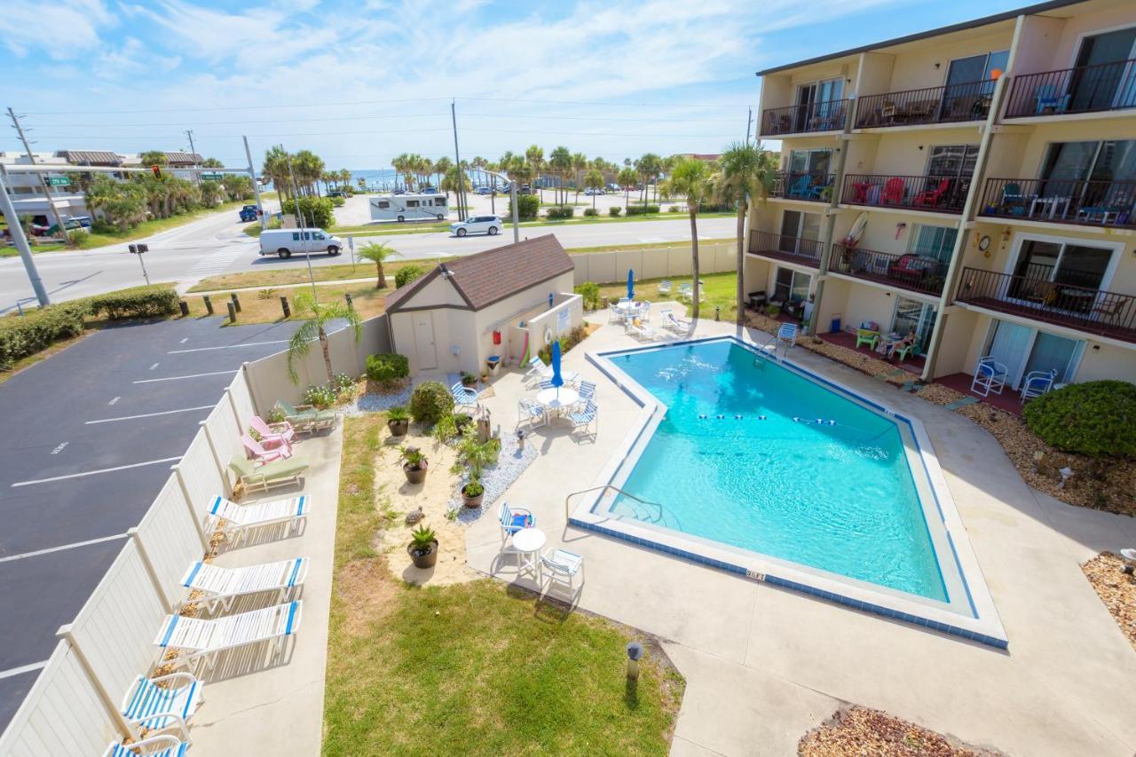 Stunning Ocean Views Steps From The With Pool! Fabulous 4th Floor Studio! Apartment