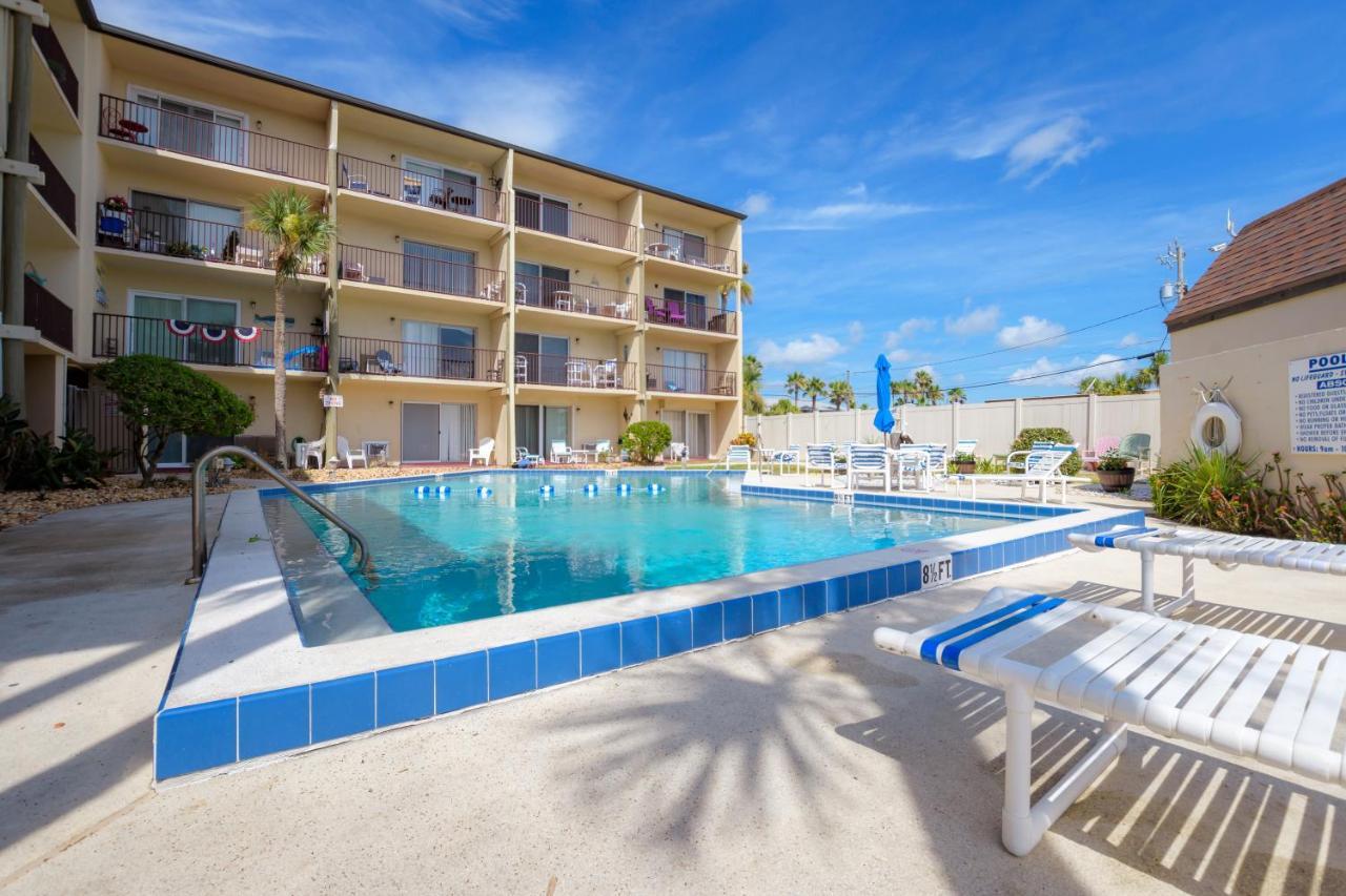 Stunning Ocean Views Steps From The With Pool! Fabulous 4th Floor Studio! New Smyrna Beach