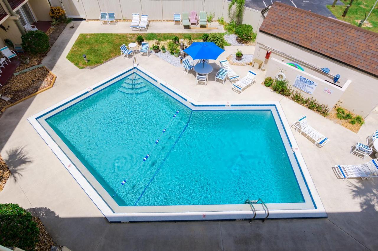 Stunning Ocean Views Steps From The With Pool! Fabulous 4th Floor Studio! *