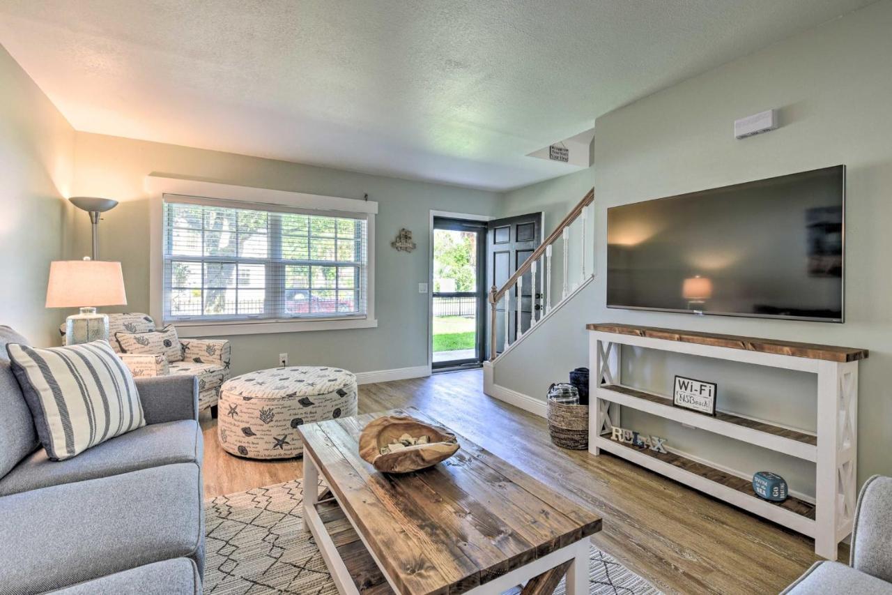 Beachside Getaway With Private Fenced Yard & Fire Pit Steps From Flagler Avenue! Apartment New Smyrna Beach