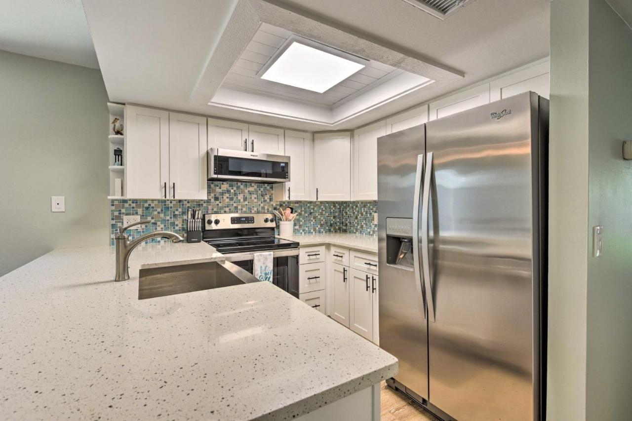 Beachside Getaway With Private Fenced Yard & Fire Pit Steps From Flagler Avenue! *