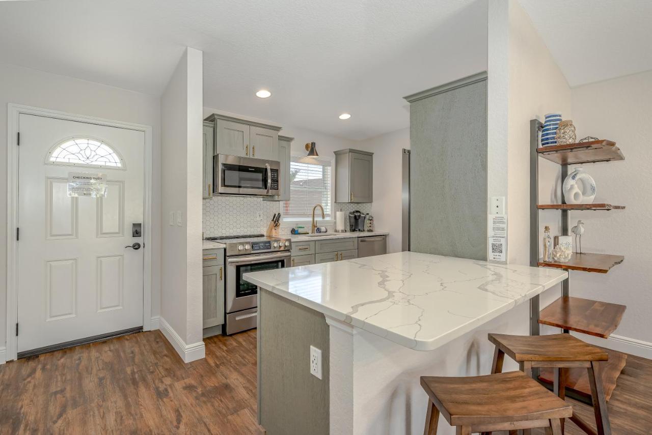 Dog Friendly Wprivate Fenced Yard, Garage & Fire Pit Steps To The Beach! * New Smyrna Beach