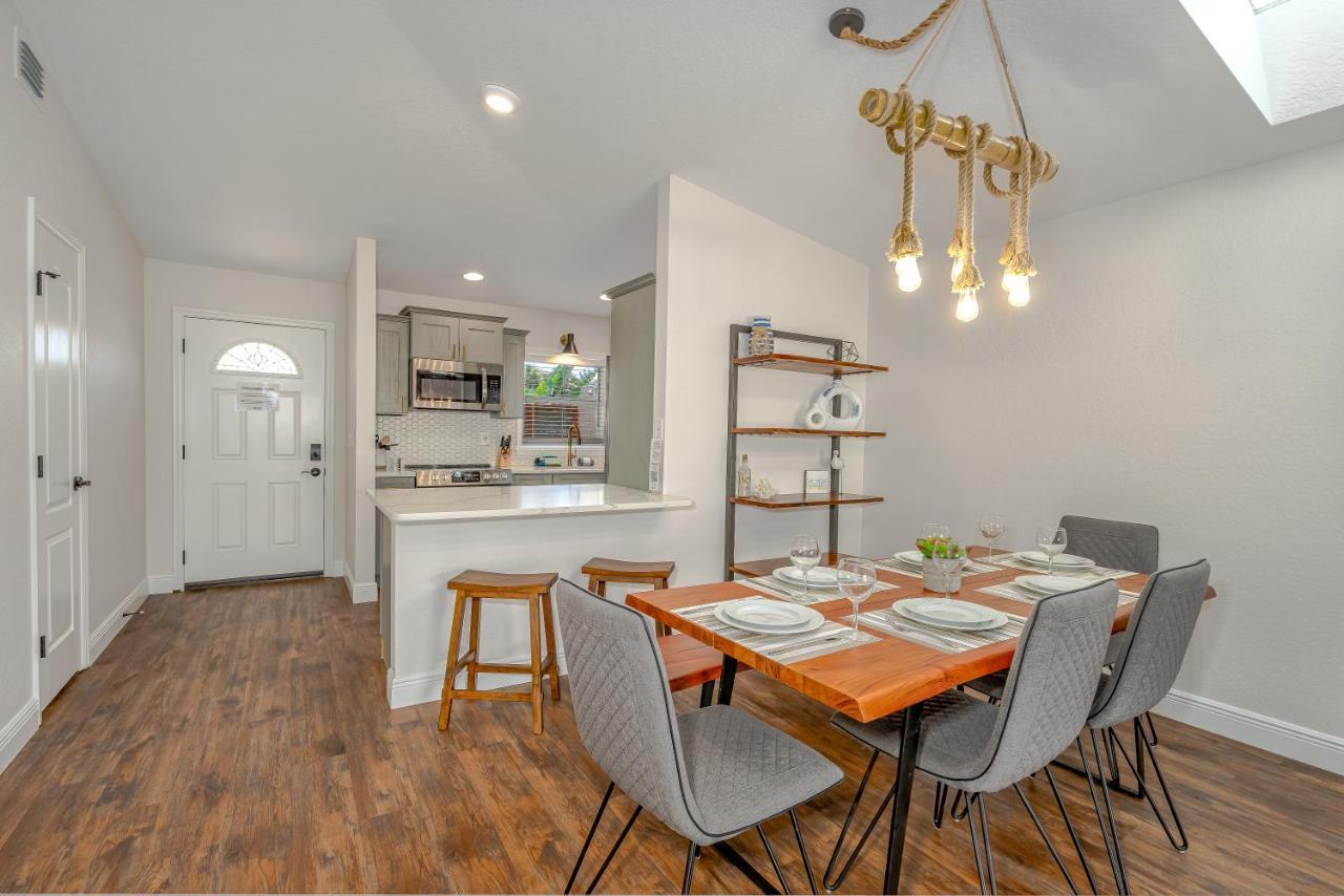 Dog Friendly Wprivate Fenced Yard, Garage & Fire Pit Steps To The Beach! Holiday home New Smyrna Beach