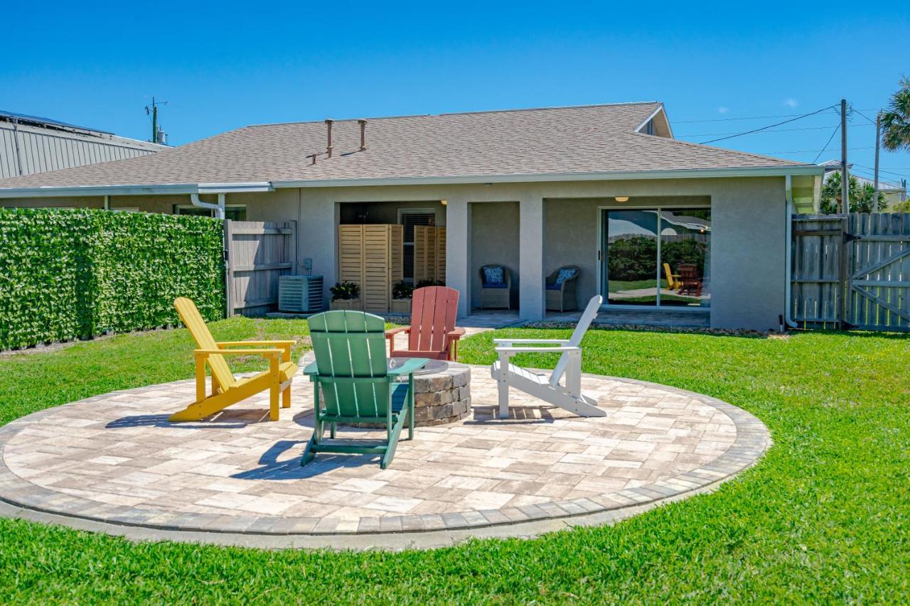 Holiday home Dog Friendly Wprivate Fenced Yard, Garage & Fire Pit Steps To The Beach! New Smyrna Beach