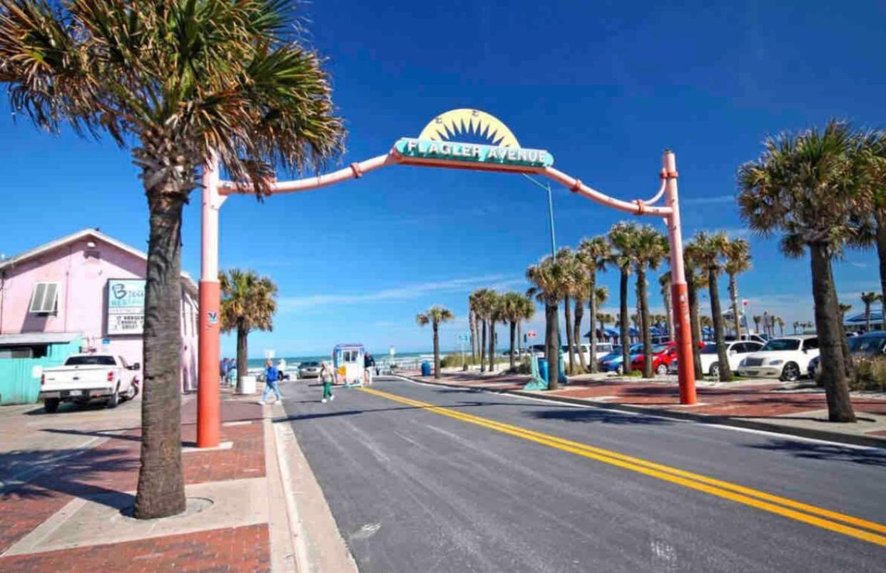 Apartment Beachside Serenity Private Balcony With Ocean View, Heated Pool, Bbq, King Bed