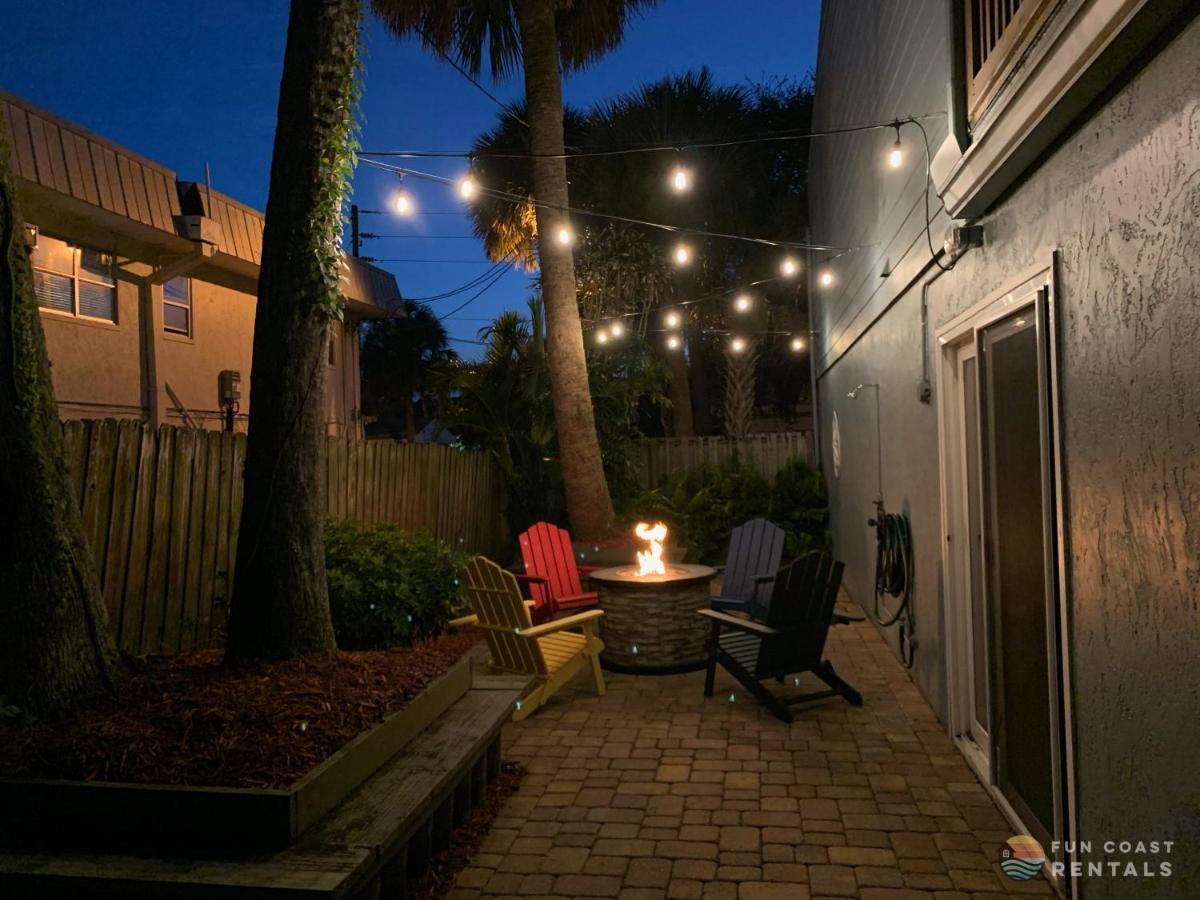 Beachside Getaway With Private Fenced Yard & Fire Pit Steps From Flagler Avenue! Apartment *