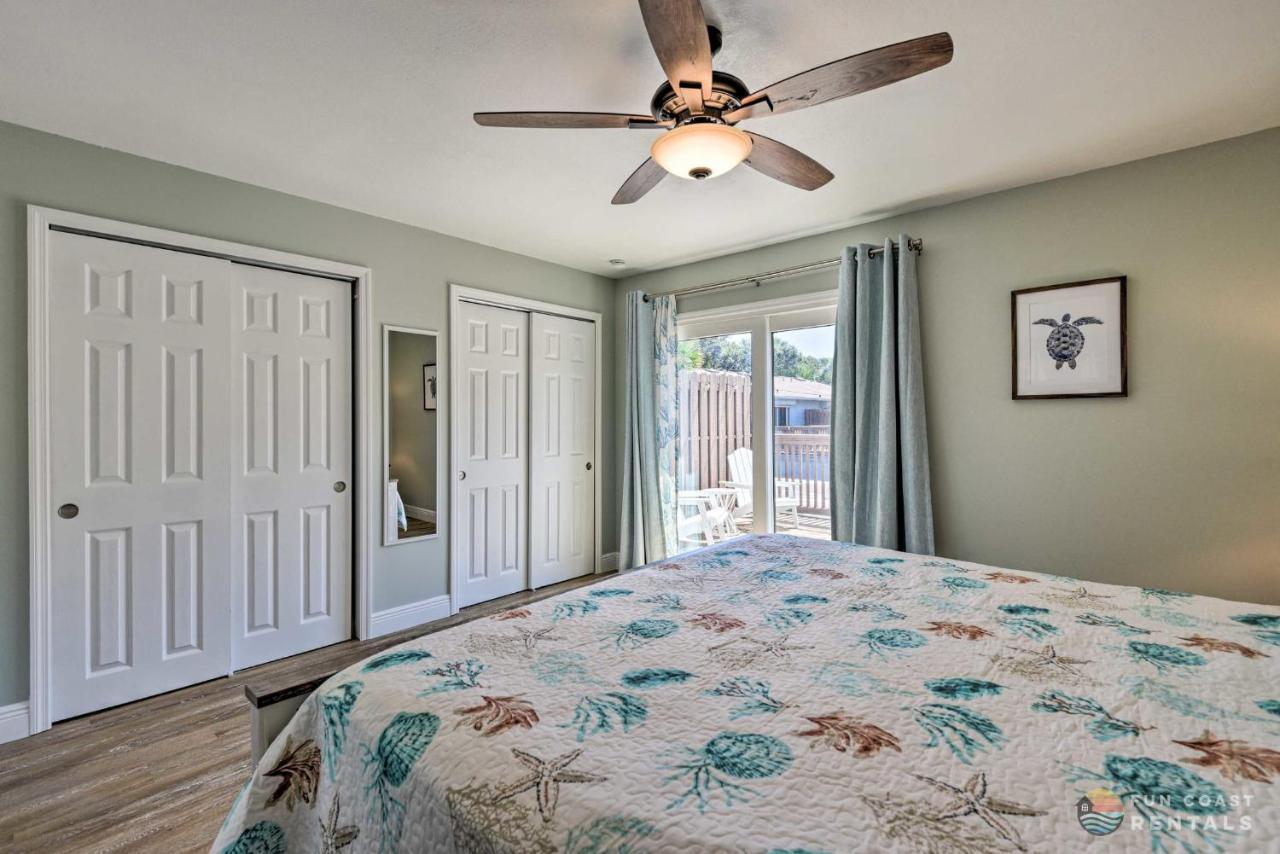Beachside Getaway With Private Fenced Yard & Fire Pit Steps From Flagler Avenue! Apartment