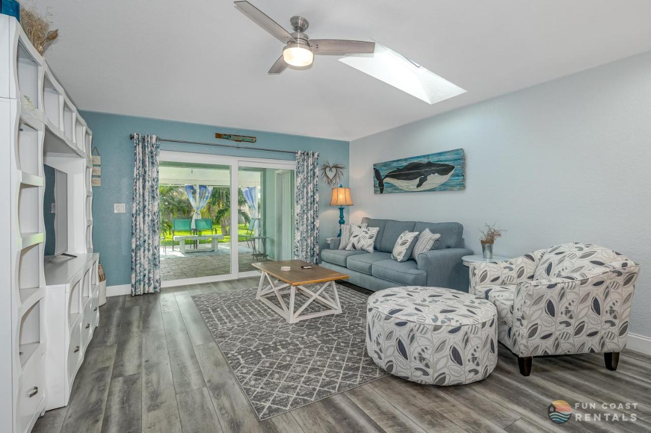 Dog Friendly Wprivate Fenced Yard, Garage & Fire Pit Steps To The Beach! Holiday home New Smyrna Beach