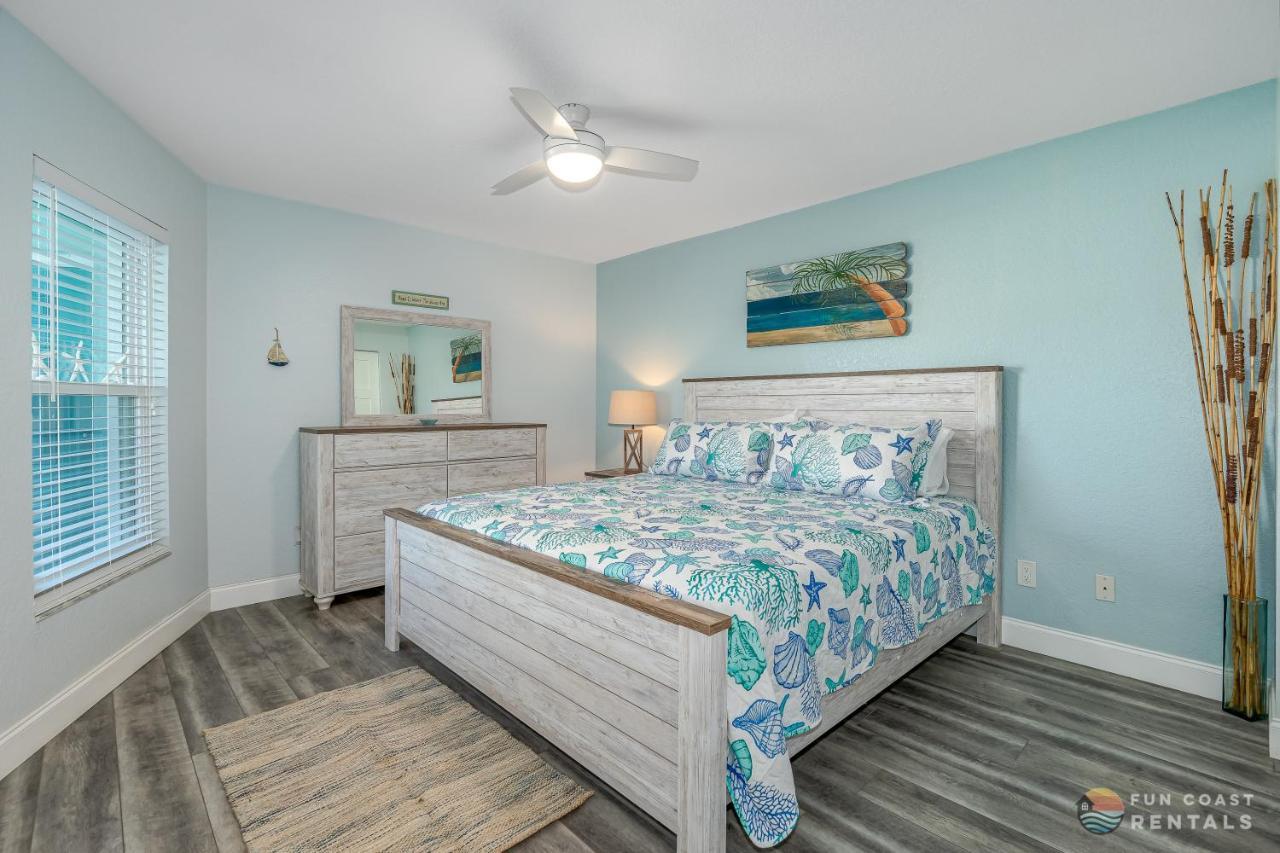Holiday home Dog Friendly Wprivate Fenced Yard, Garage & Fire Pit Steps To The Beach! New Smyrna Beach