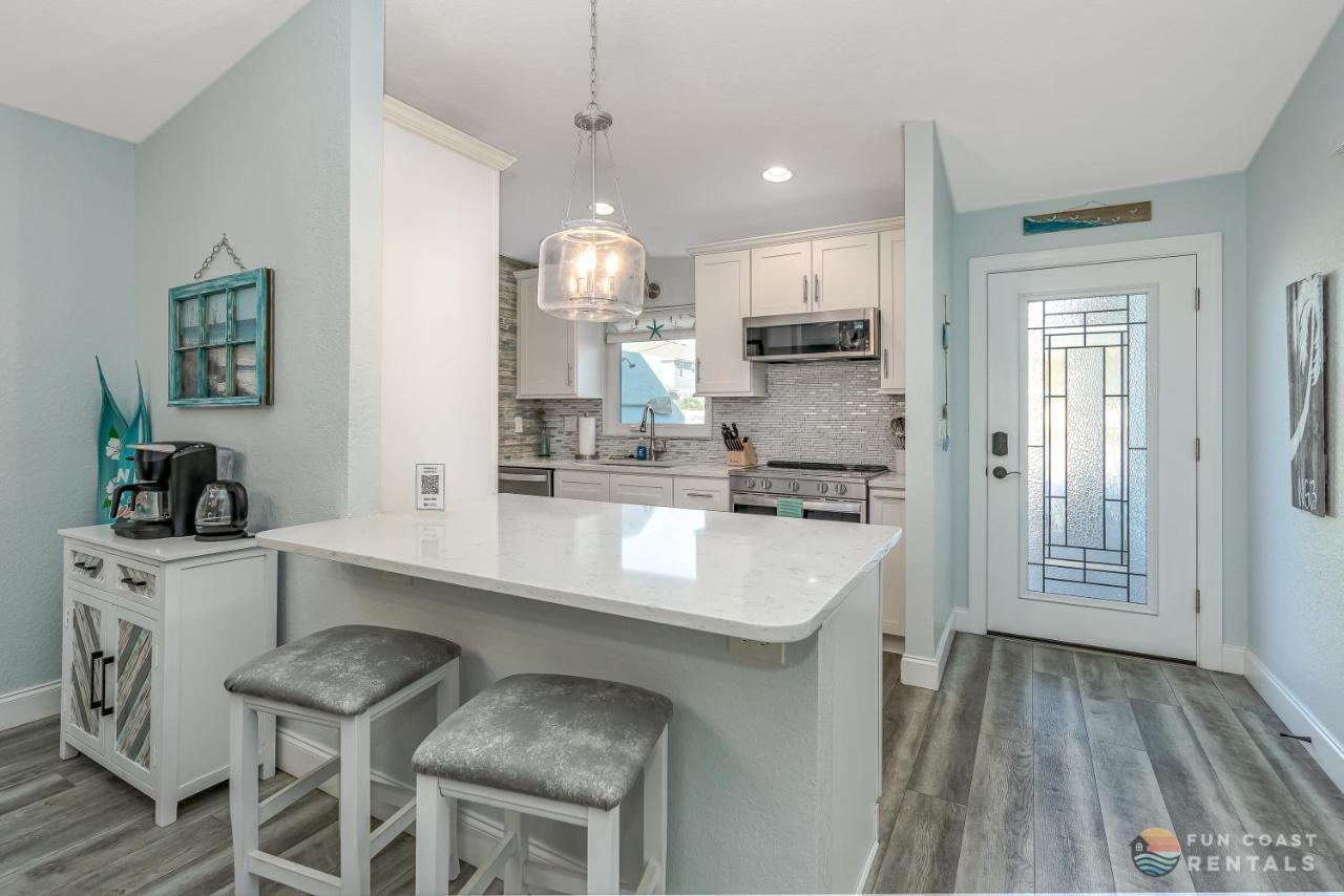 Holiday home Dog Friendly Wprivate Fenced Yard, Garage & Fire Pit Steps To The Beach! New Smyrna Beach