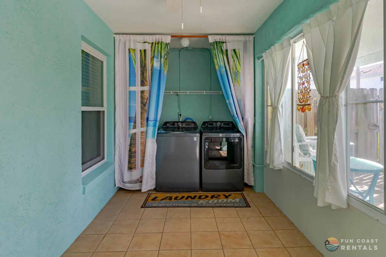 Holiday home Dog Friendly Wprivate Fenced Yard, Garage & Fire Pit Steps To The Beach!
