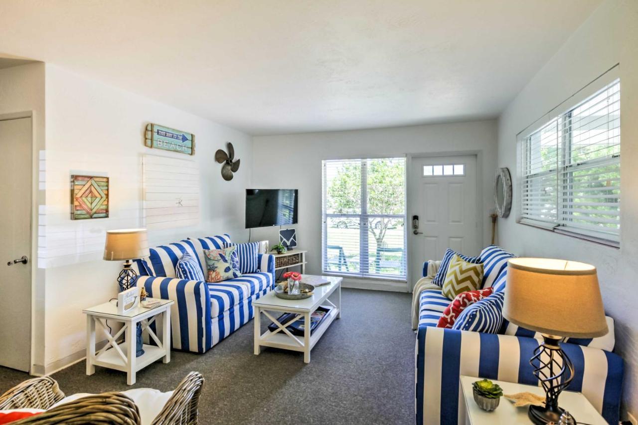 New Smyrna Abode With Fire Pit, Walk To Beach!