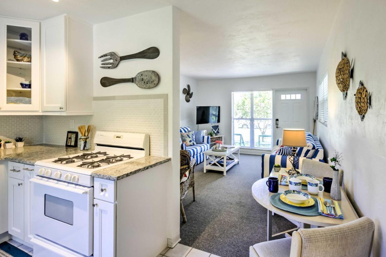 Holiday home New Smyrna Abode With Fire Pit, Walk To Beach!