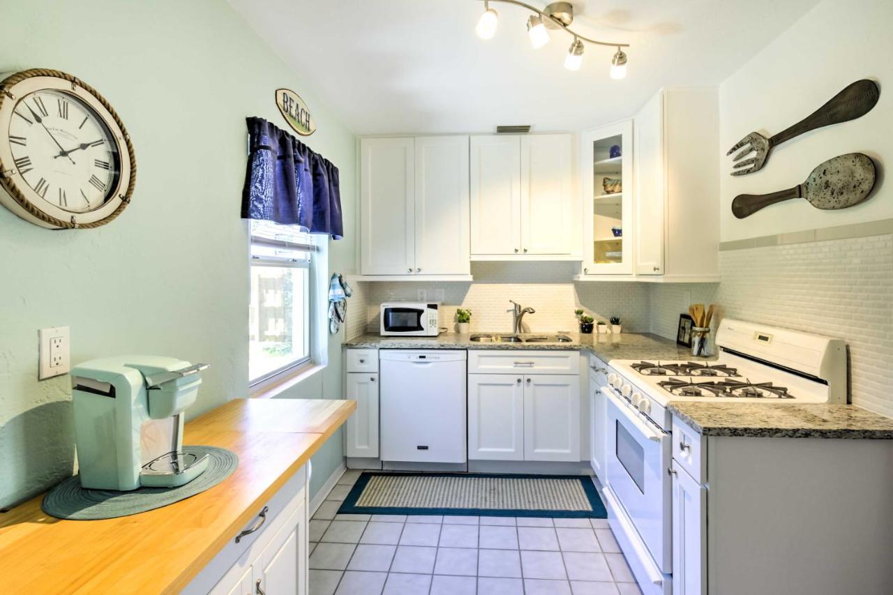 Holiday home New Smyrna Abode With Fire Pit, Walk To Beach! *