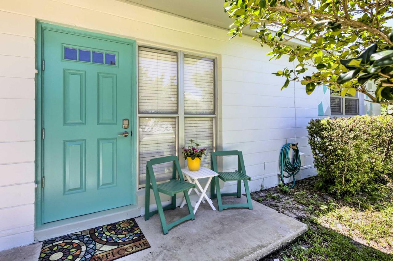 New Smyrna Abode With Fire Pit, Walk To Beach! Holiday home New Smyrna Beach