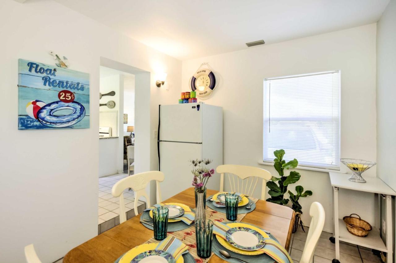 New Smyrna Abode With Fire Pit, Walk To Beach!