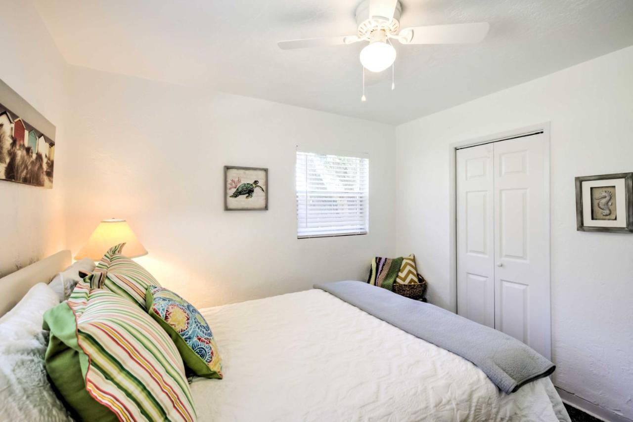 New Smyrna Abode With Fire Pit, Walk To Beach! *