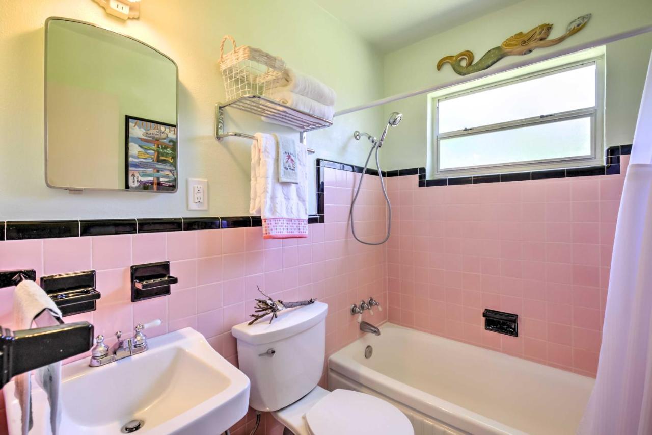 New Smyrna Abode With Fire Pit, Walk To Beach! Holiday home New Smyrna Beach