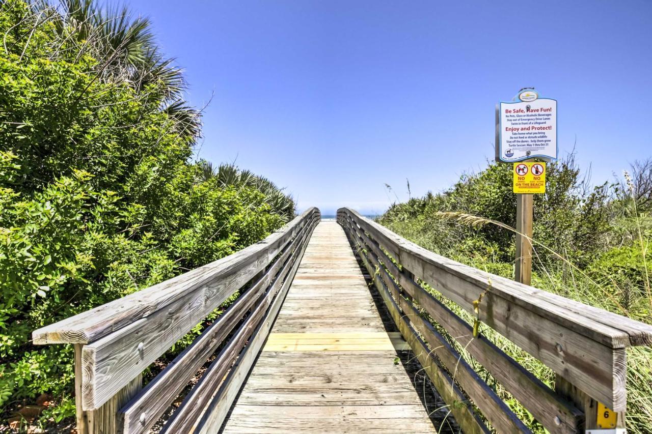 New Smyrna Abode With Fire Pit, Walk To Beach! Holiday home