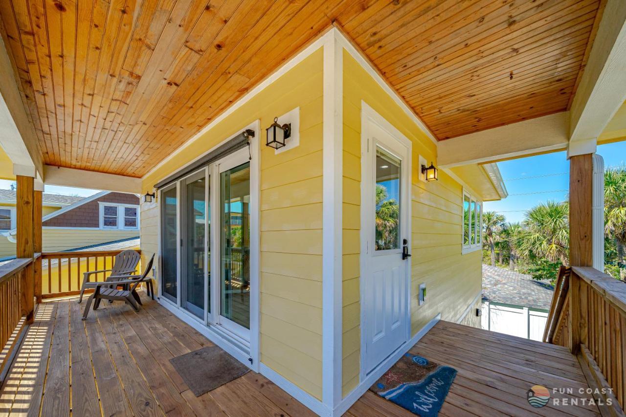 Dog Friendly Loft Steps From With Gas Barbecue Grill And Upstairs Deck! New Smyrna Beach