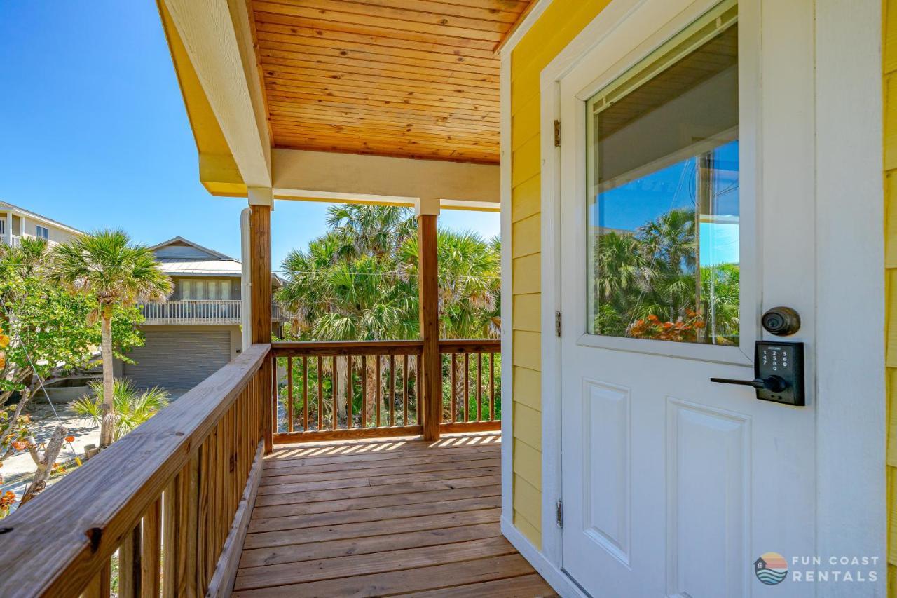 Dog Friendly Loft Steps From With Gas Barbecue Grill And Upstairs Deck! *