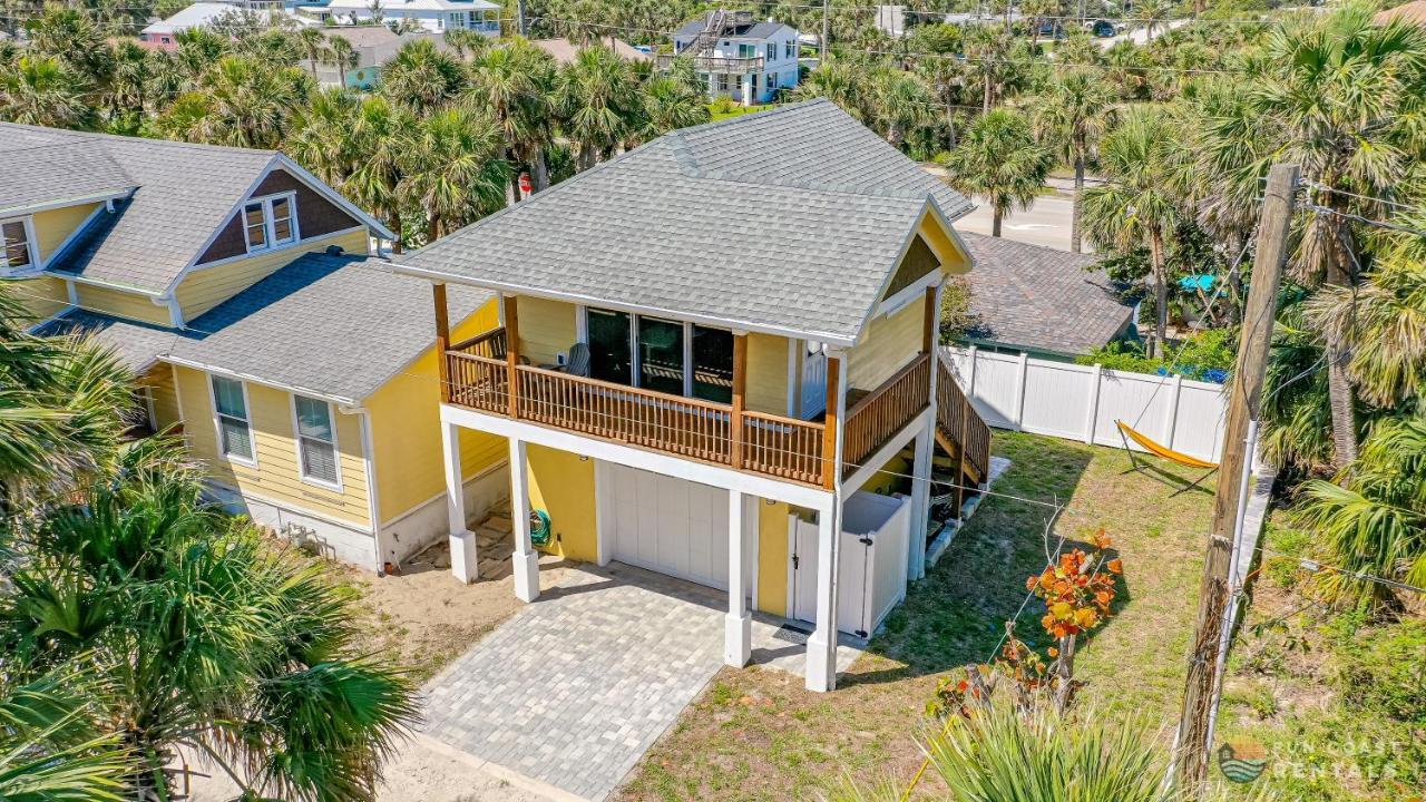 Guest house Dog Friendly Loft Steps From With Gas Barbecue Grill And Upstairs Deck! *