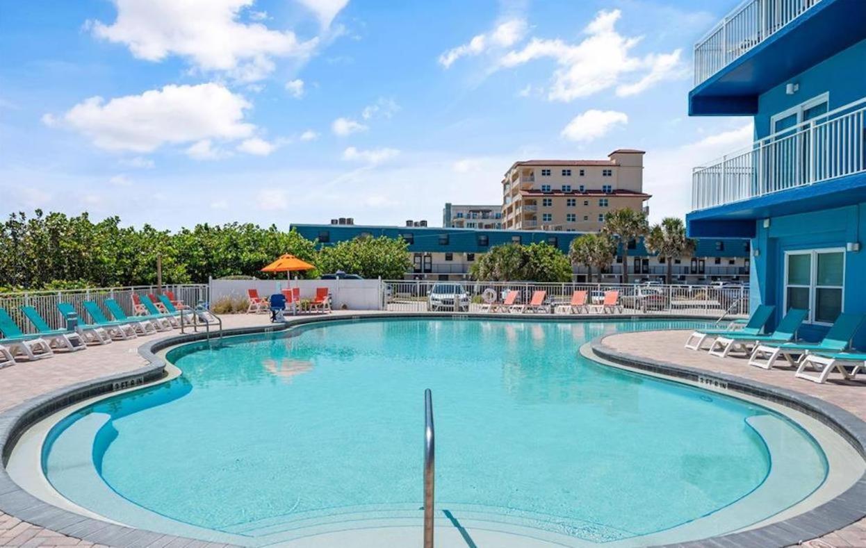 Oceanfront Coconut Palms Condo! 1-1 With Stunning Views *