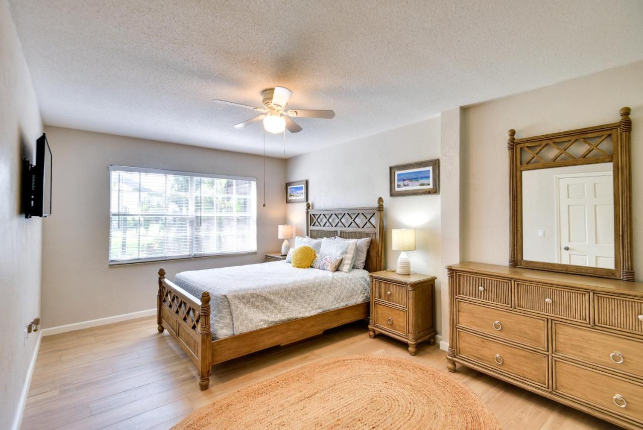 Apartment New Smyrna Beach Condo Pool Access, Walk To Beach New Smyrna Beach