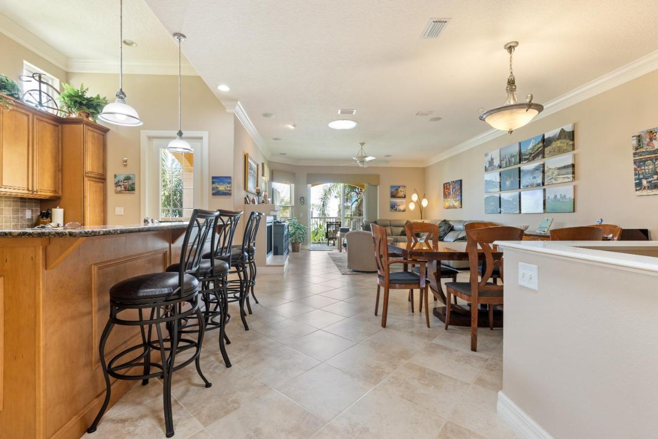 Luxury Cearra Del Ray Townhome Seconds To 2-car Garage Villa